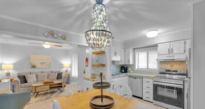 Aqua Vista Retreat – 2 BDR in Spectacular Resort!