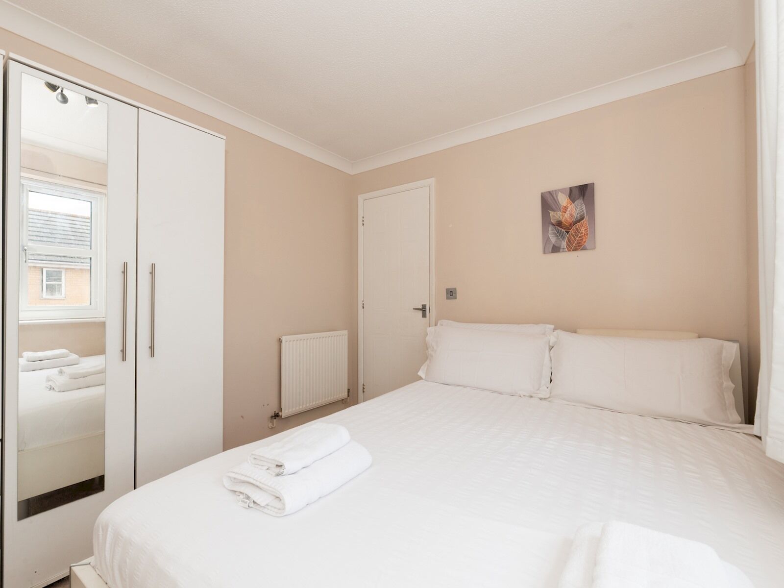 4 bedrooms, iron/ironing board, free WiFi, bed sheets