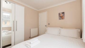 4 bedrooms, iron/ironing board, free WiFi, bed sheets