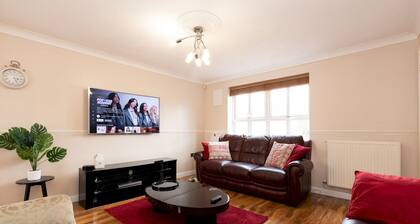 4 Bed House in Greater London + Parking - Pass the Keys