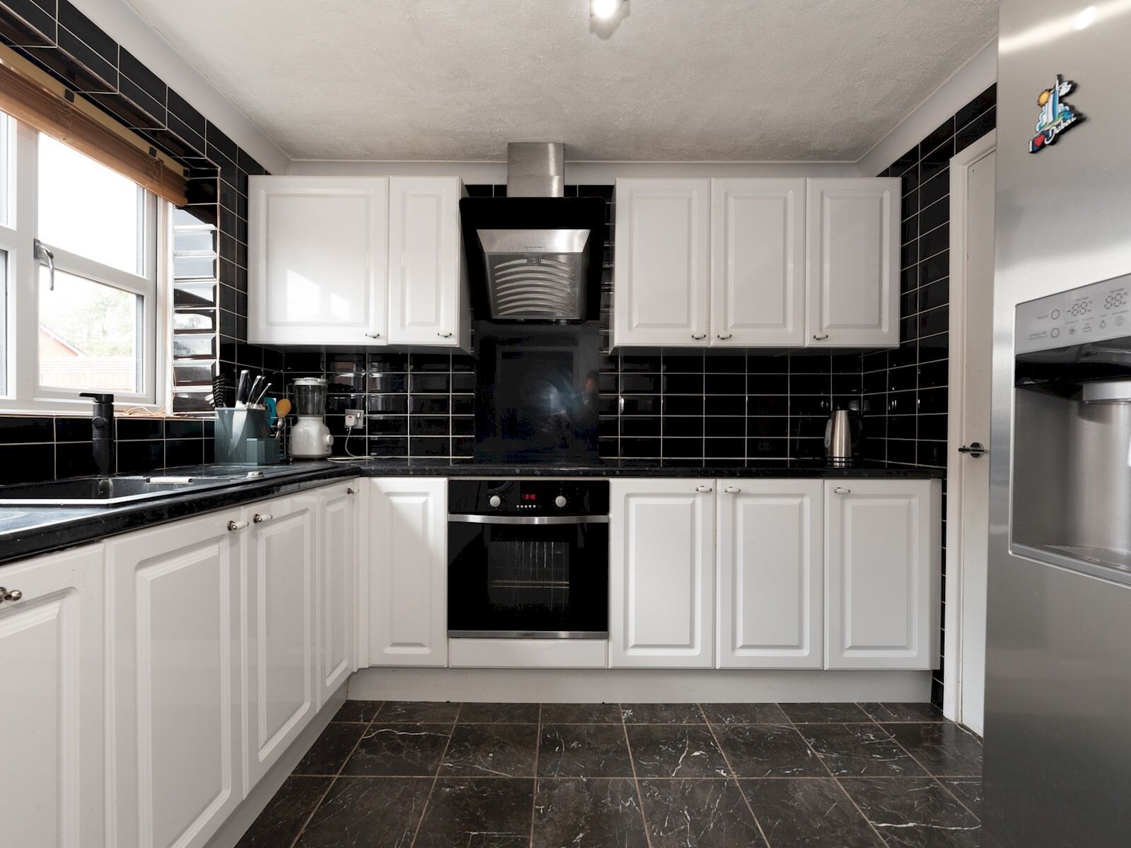 冰箱、微波炉、烤箱、洗碗机