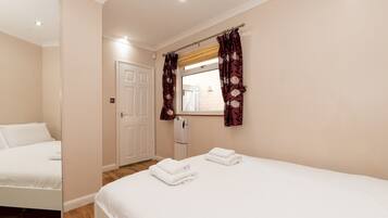 4 chambres, fer et planche à repasser, Wi-Fi gratuit, draps fournis