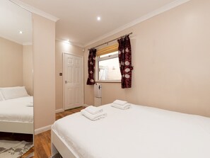 4 Schlafzimmer, Bügeleisen/Bügelbrett, kostenloses WLAN, Bettwäsche