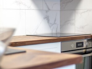 Frigorifero, microonde, forno, seggiolone