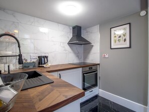 Fridge, microwave, oven, high chair - Studio Dream with Loft, West End - Pass the Keys (Glasgow)