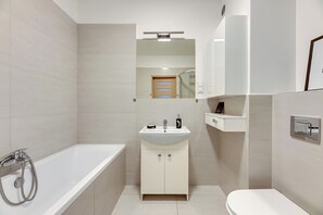 Bathroom - Albatross Tower by Grand Apartments (Gdansk)