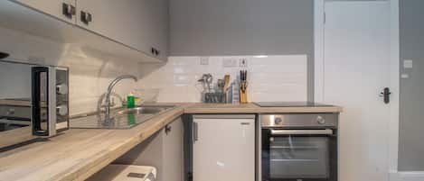 冰箱、微波炉、烤面包机、厨具/餐具