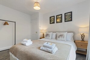 2 bedrooms, iron/ironing board, free WiFi, bed sheets - 6 Escrick Street · Beautiful 2-Bed Flat in York Close to City Centre - Pass the Keys (York)