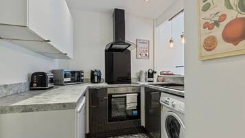 Fridge, microwave, oven, coffee/tea maker