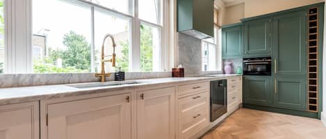 Fridge, microwave, oven, dishwasher