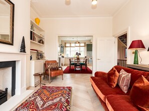 TV, peis og kontorer