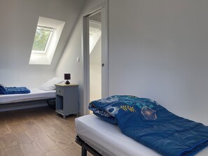 2 chambres, fer et planche à repasser