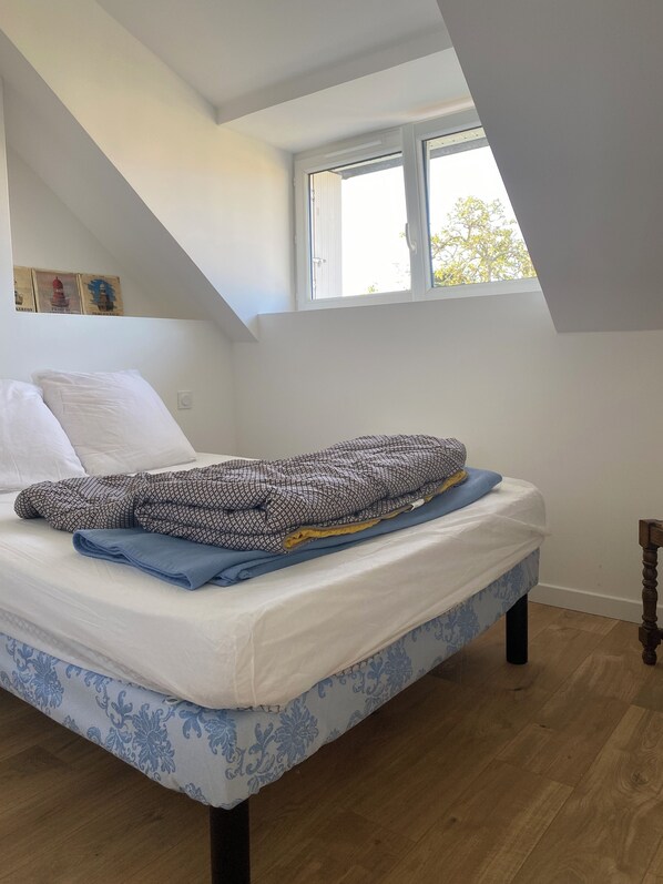 2 bedrooms, iron/ironing board