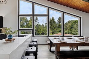 Perhechalet, vuoristonäköala | Yksityinen keittiö | Täysikokoinen jääkaappi, mikroaaltouuni, uuni, liesi