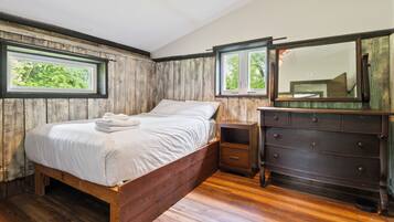 121 Tyrolean (Dogs Allowed) | 9 bedrooms, free WiFi