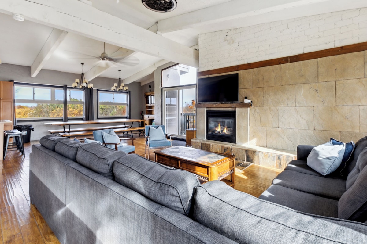 159 Tyrolean (No Dogs Allowed) | Living room