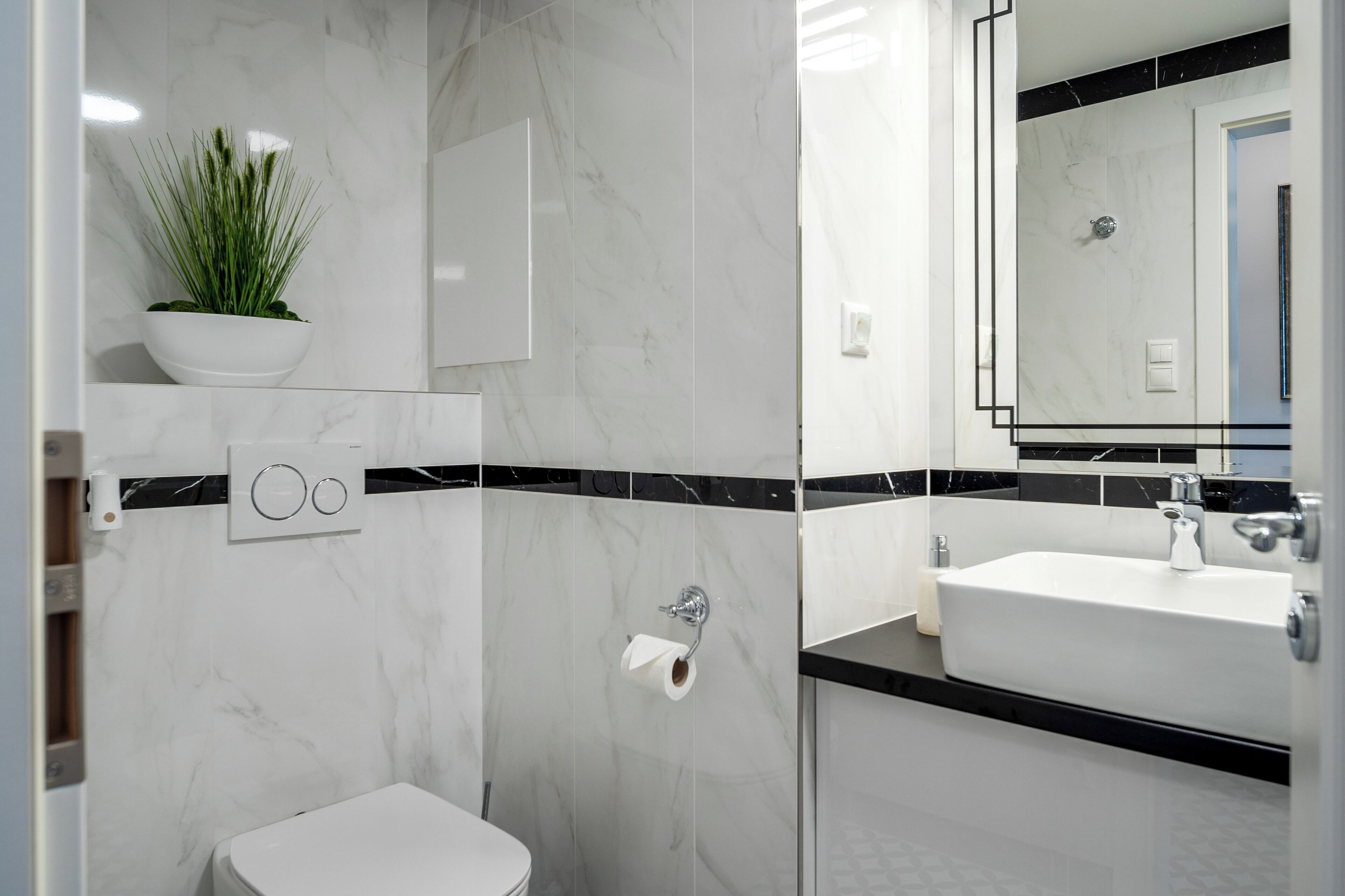 Douche, serviettes fournies, savon, shampoing