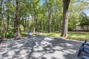 Terrace/patio - Newly Renovated Charmer, Spacious 6-bedroom house. (Mount Pocono)