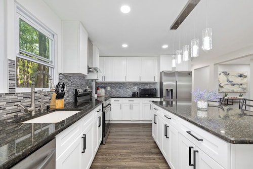 Newly Renovated Charmer, Spacious 6-bedroom house.