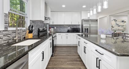 Newly Renovated Charmer, Spacious 6-bedroom house.