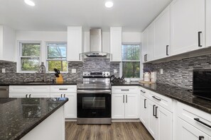 Fridge, microwave, oven, stovetop - Newly Renovated Charmer, Spacious 6-bedroom house. (Mount Pocono)