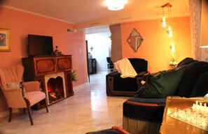 Télévision, cheminée