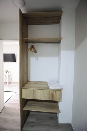 Apartment (#101) | Desk, free WiFi - Manila by Roots Rentals (Medellín)