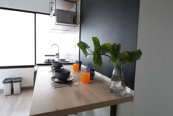 Apartment (#302) | Private kitchen | Mini-fridge, microwave, stovetop, coffee/tea maker - Manila by Roots Rentals (Medellín)