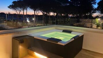 Bain à remous extérieur