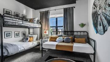 4 bedrooms, iron/ironing board, WiFi, bed sheets