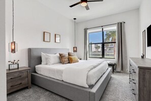 4 habitaciones, tabla de planchar con plancha, wifi y ropa de cama 