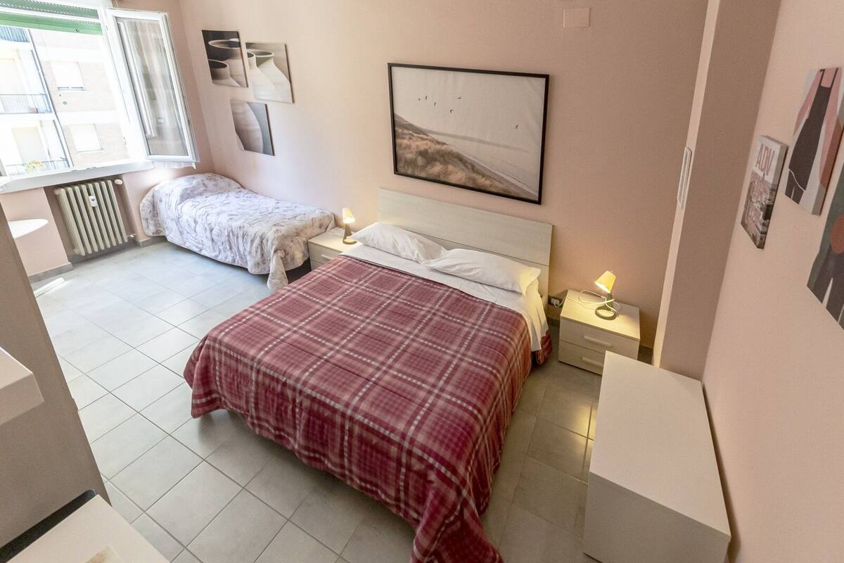 Habitación triple superior | Escritorio y wifi gratis
