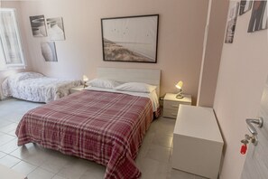 Superior Triple Room | Desk, free WiFi - FARE BnB room and breakfast Santa Maria (Reggio nell'Emilia)