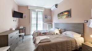 Comfort Triple Room, Balcony | Desk, free WiFi - FARE BnB room and breakfast Santa Maria (Reggio nell'Emilia)