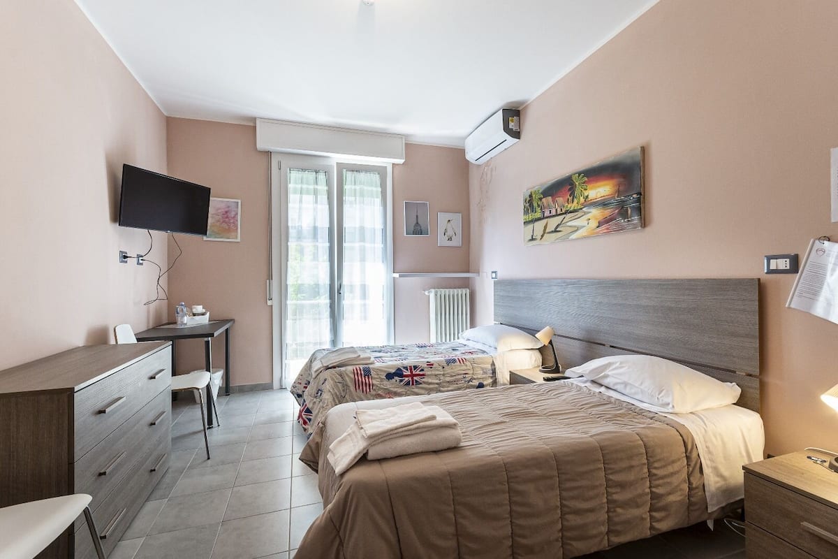 Habitación triple Confort, balcón | Escritorio y wifi gratis
