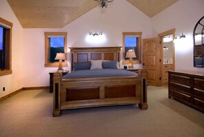 5 bedrooms, iron/ironing board, WiFi, bed sheets