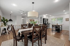 Dining - Spacious 4-bedroom Home in South Kansas City (Kansas City)