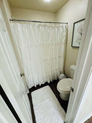 Hårføner, håndklær, såpe og sjampo