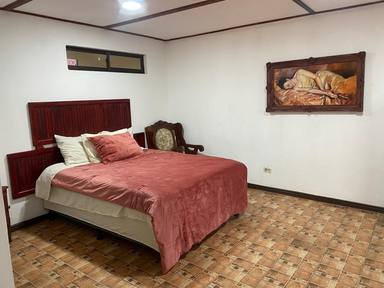 1 dormitori, planxa i posts de planxar, wifi i roba de llit 