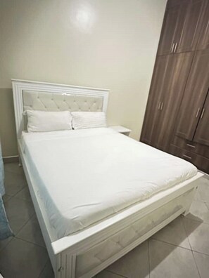 1 bedroom, iron/ironing board, WiFi, bed sheets - The Impala 1 Apartment (Kampala)