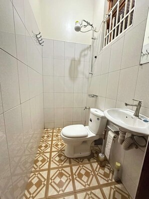 Towels, soap, toilet paper - The Impala 1 Apartment (Kampala)