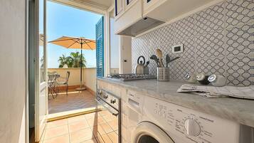 Dúplex básico, vistas al mar | Cocina privada