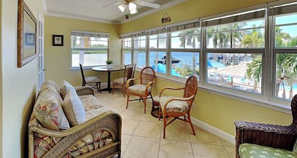 Barefoot Beach Resort B-201 by Distinctive Beach Rentals