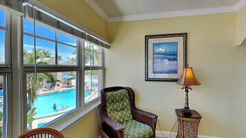 Condo (2 Bedrooms) | Property amenity