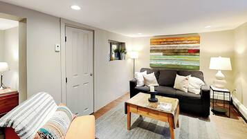 Condo (1 Bedroom) | Front of property