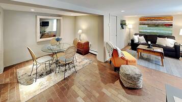Condo (1 Bedroom) | Property amenity