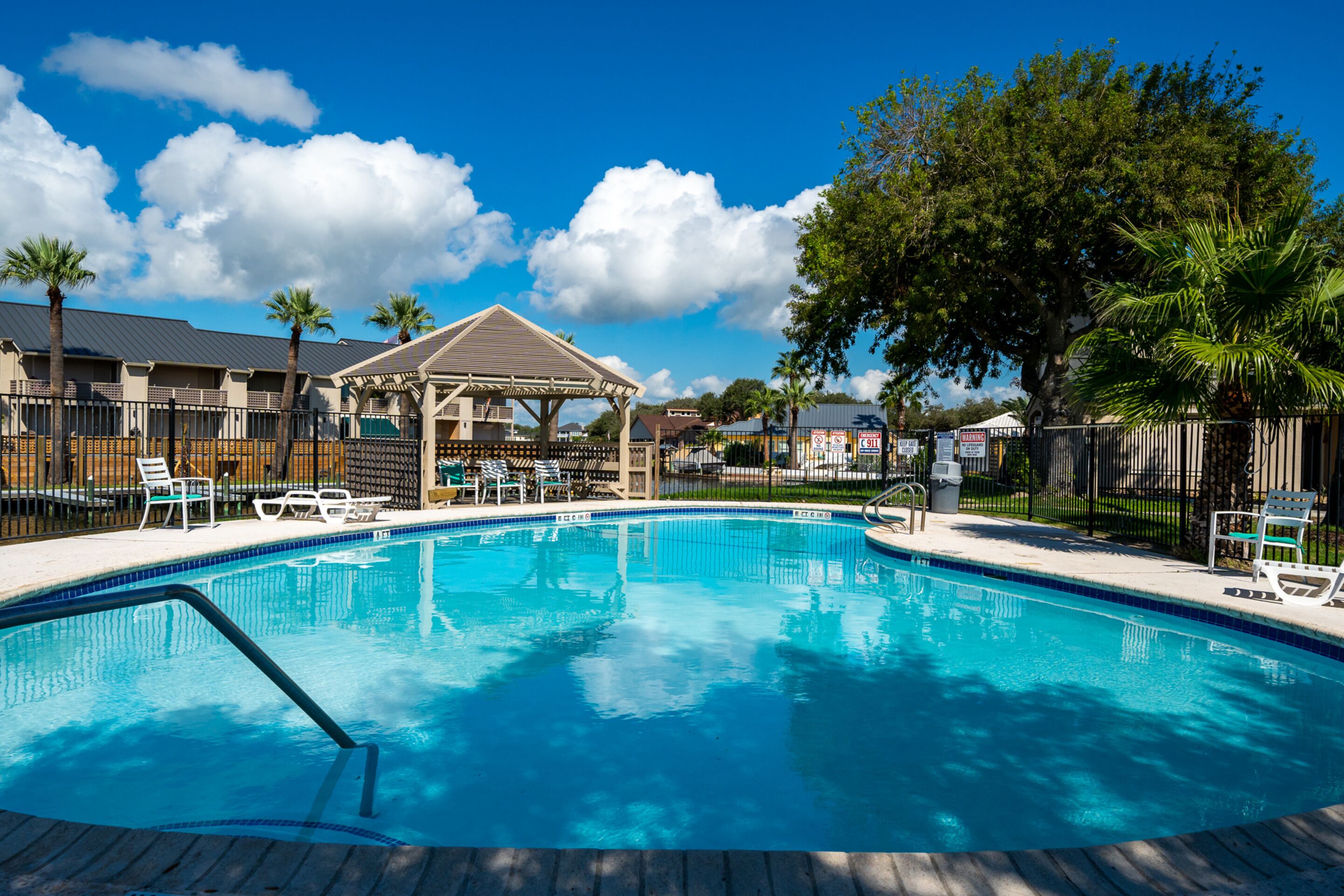 Condo (2 Bedrooms) | Property amenity