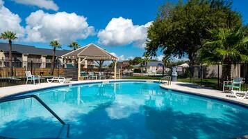 Condo (2 Bedrooms) | Property amenity