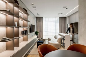 Deluxe-Apartment | Wohnbereich | Flachbildfernseher