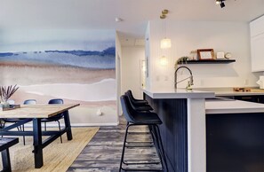 Dining - Fully Remodeled Mountain Condo, Silverthorne, A1 Brian (Silverthorne)